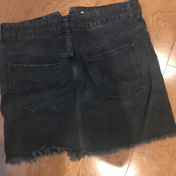 Black jean skirt - Picture 2 of 3